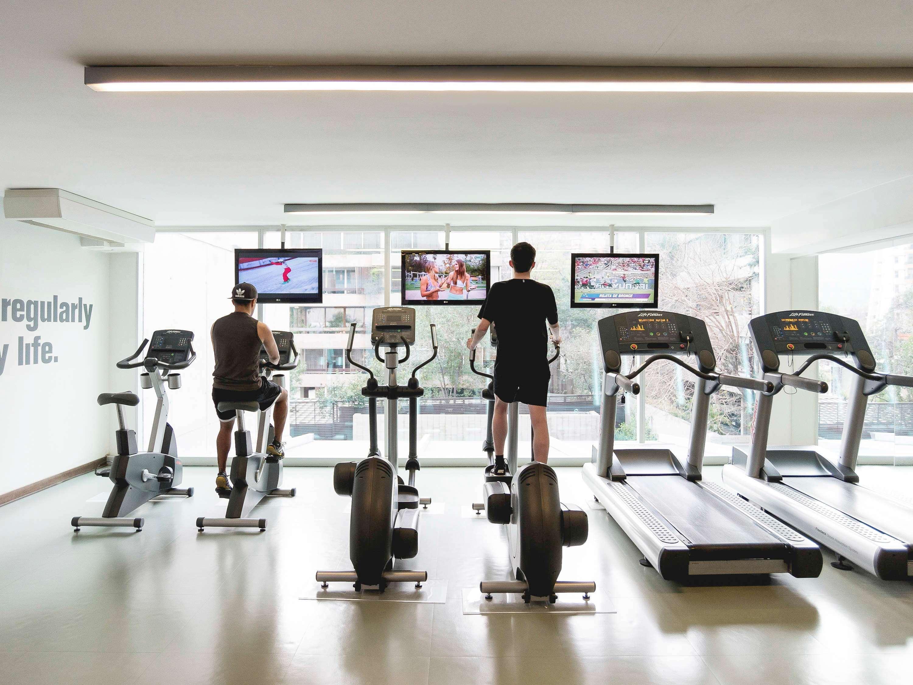 Pullman Santiago Vitacura Eksteriør billede The gym at the hotel