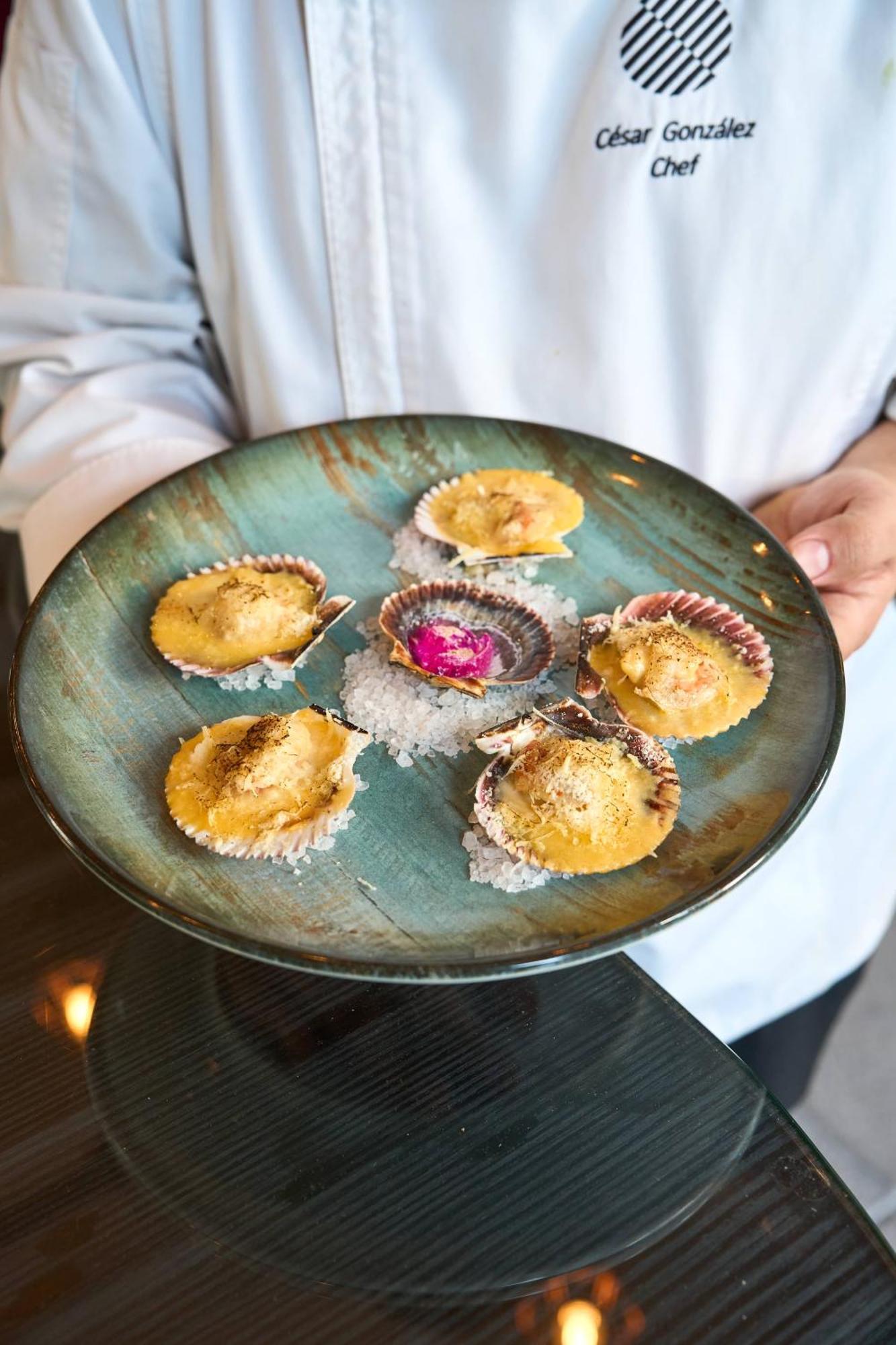 Pullman Santiago Vitacura Eksteriør billede A plate of cooked scallops