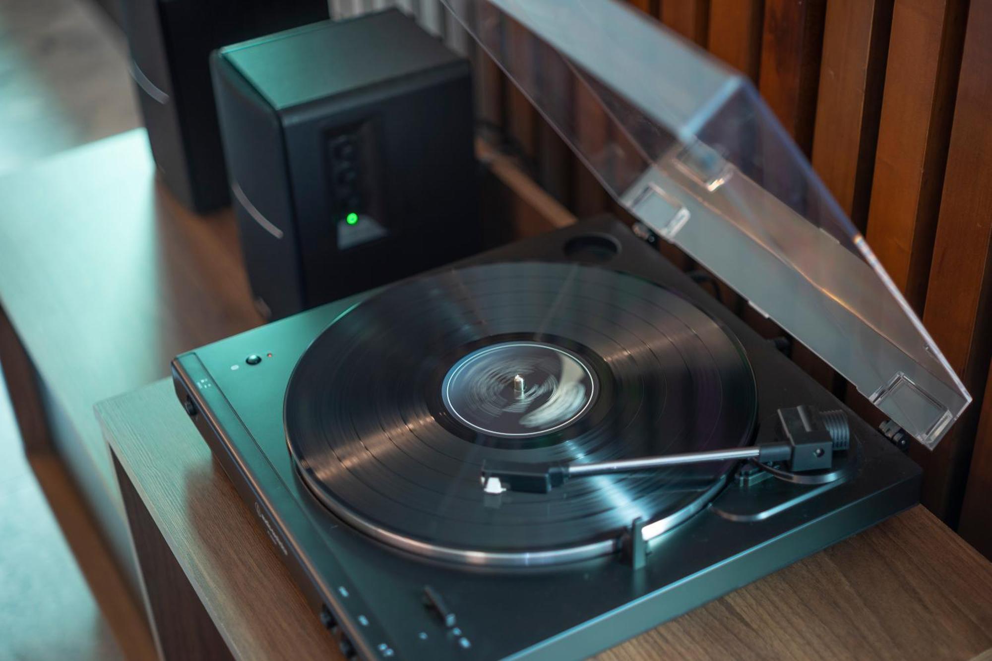 Pullman Santiago Vitacura Eksteriør billede A record player
