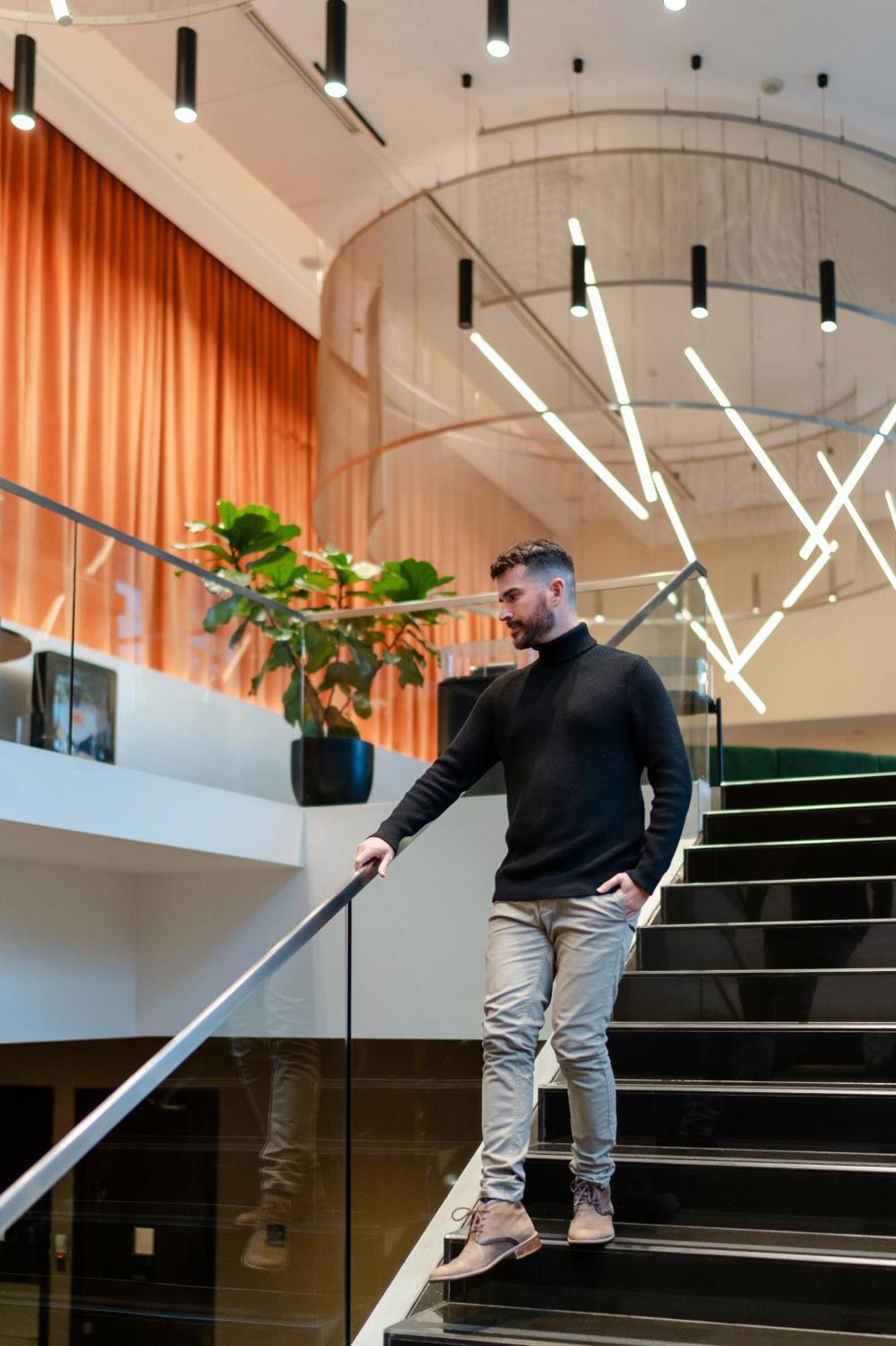 Pullman Santiago Vitacura Eksteriør billede A man wearing a turtleneck