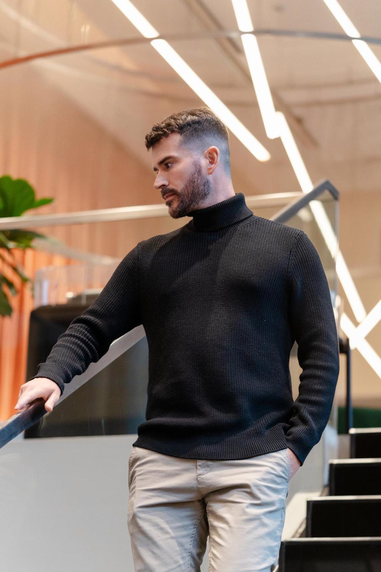 Pullman Santiago Vitacura Eksteriør billede A man wearing a turtleneck